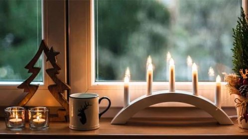 Nejkrásnější vánoční svícny a světelné dekorace do okna. Kde je aktuálně seženete za nejlepší cenu? | Zdroj:  iStock
