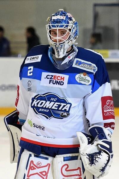 Česko má poprvé v NHL sedm brankářů, Dostál po vítězném debutu plakal