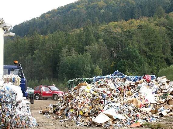 Požár na přibyšické skládce uhasili včas