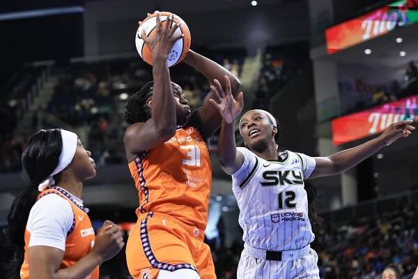Tina Charles has 200th career double-double and Sun win 3rd straight 94-84 over Sky - CBS Chicago