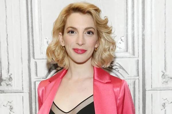 'Younger' star Molly Bernard on playing show's pansexual publicist and exploring the full spectrum of queerness