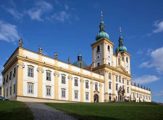 Svatý Kopeček u Olomouce – poutní místo s úchvatným barokním chrámem | PrimaVylety.cz