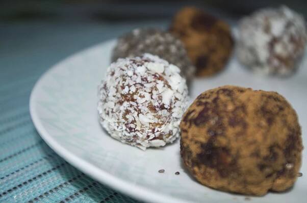 Jak připravit zdravé raw vánoční cukroví | recept | jaktak.cz
