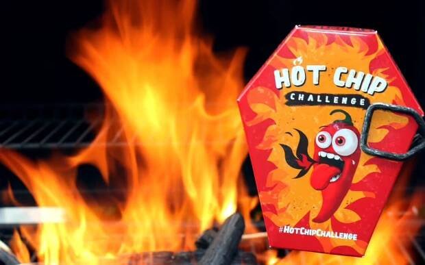 Hot chip challenge – Sníme nejpálivější chips na světě!