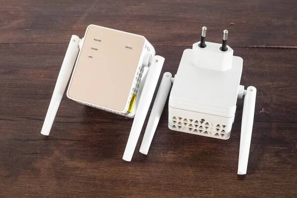 WiFi extender napájený ze zásuvky