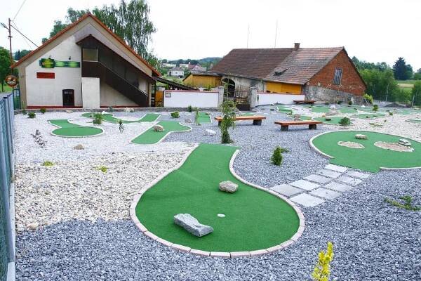 Penzion Na Majlantě - adventure golfové hřiště - Miřetice - Východní-Čechy.info - oficiální turistický portál Pardubického