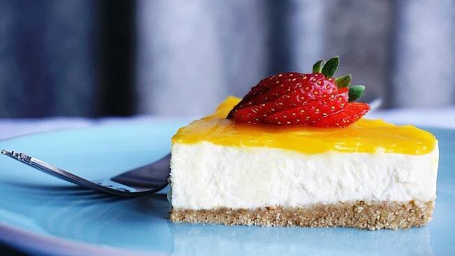 Jak udělat nepečený cheesecake. Máme pro vás video-návod na výborný krémový dort
