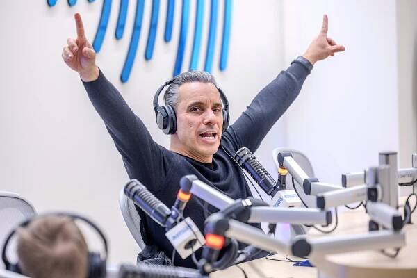 Sebastian Maniscalco_21.jpg Sebastian Maniscalco_21.jpg