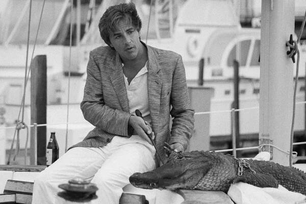 MIAMI VICE - Don Johnson as Detective James 'Sonny' Crockett and his pet alligator Elvis 