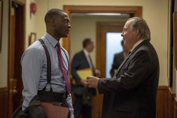 Město na kopci - Noc, kdy Flynn poslal policajty k ledu - Z filmu - Aldis Hodge, Kevin Dunn