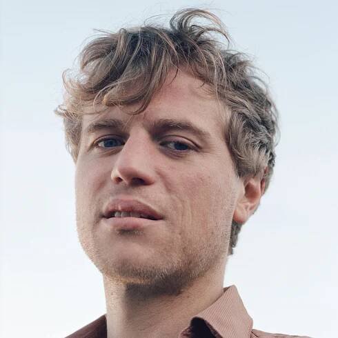 Fotka: Johnny Flynn jako Lucius Malfoy ze seriálu Harry Potter