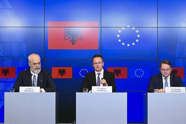 EU otevřela s Albánií první vyjednávací kapitoly přístupových rozhovorů