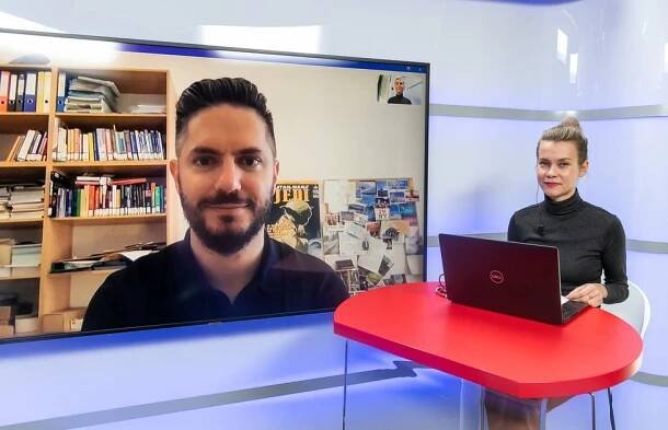 Premiérův poradce o dezinformacích: Promluvil o střelbě na fildě i o Rakušanovi