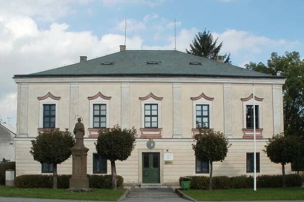 Soubor:Městský dům - panský dům (majorát) (Chlumec nad Cidlinou) 1.JPG – Wikipedie