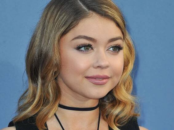 All Hail Sarah Hyland's Gorgeous, Spring-Ready Shag Haircut and Bright Blond Color