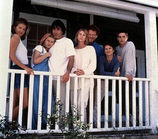 Laurie Fortier, Claire Danes, Peter Gallagher, Kathy Baker, Bruce Altman, Wendy Crewson, Freddie Prinze Jr. - Nezvaný host - Promo