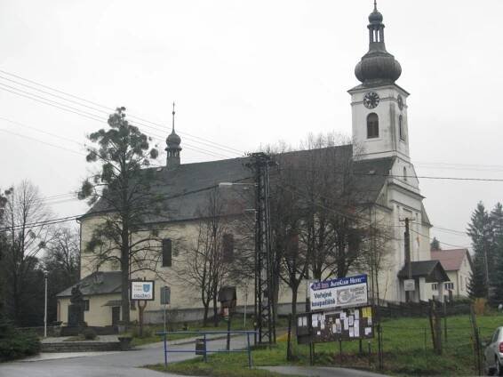 Vrah dědečka a jeho vnučky je učitel. Dívka s ním údajně čekala dítě