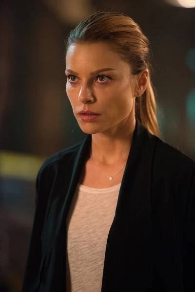 Lucifer - Mužské kdovíco - Z filmu - Lauren German