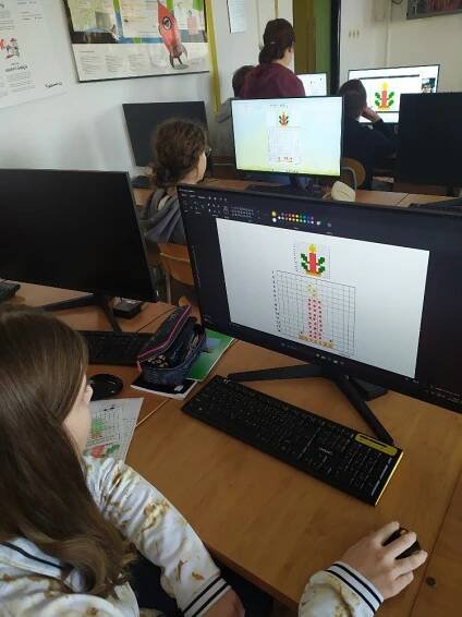Vánoční tvoření v hodinách informatiky – 4. – 8. třída - ZŠ Dyjákovice