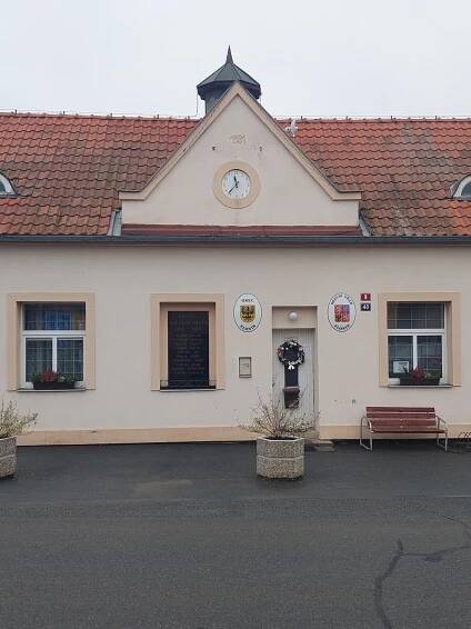 Zlonín - obecní úřad foto 2