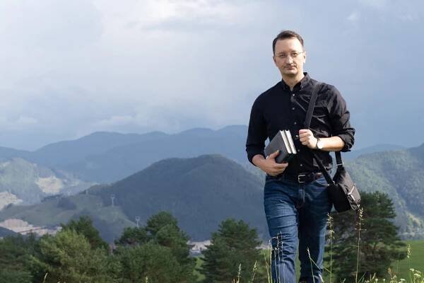 Rozhovor s Jozefem Karikou, část 2.: "Nechal som filmárom voľnú ruku a som dodnes nadšený." - Knižní díra
