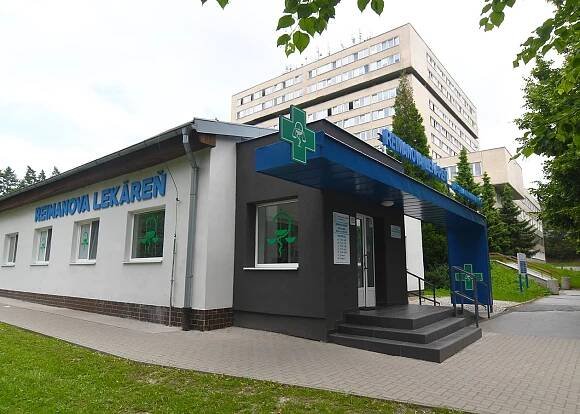 Našej nemocničnej lekárni bol pridelený štatút „Výučbová lekáreň" - Fakultná nemocnica J. A. Reimana Prešov