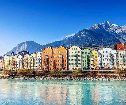 Ausflug nach Innsbruck: Wie auch München, Prien, Rosenheim oder Salzburg ideal zu erreichen vom Hotel zur Post in Bayern