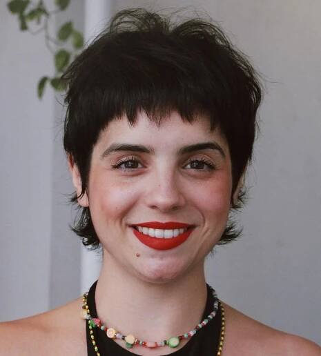 Reviving 90s Cool: Basin Bangs Make a Daring Comeback in Modern Fashion