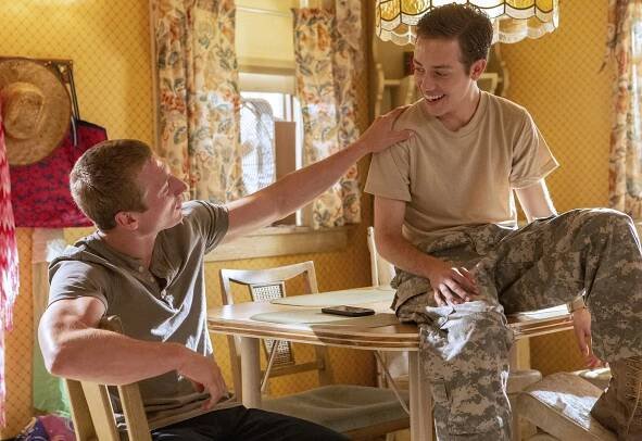 Hříšníci - The Apple Doesn't Fall Far from the Alibi - Z filmu - Jeremy Allen White, Ethan Cutkosky