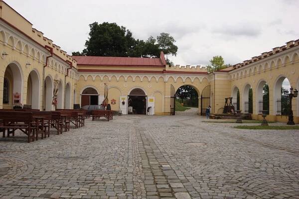 Zámek Letovice - otevírací doba, akce, ubytování, prohlídky, vstupné, foto, počasí