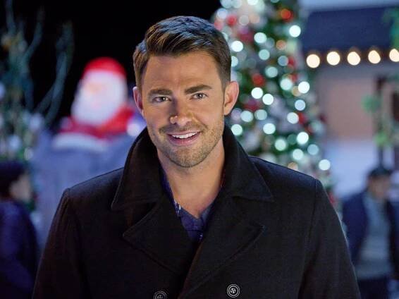 Jonathan Bennett on ‘The Holiday Sitter,’ Candace Cameron Bure, and a ‘Mean Girls’ Sequel