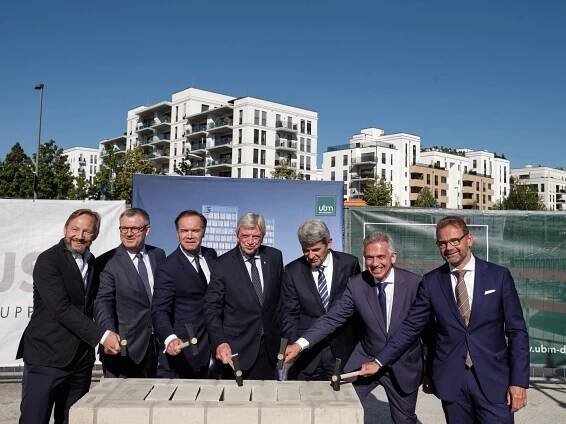 New F.A.Z. tower in Frankfurt - foundation stone is laid - from left to right: Eike Becker, Thomas Lindner, Thomas G. Winkler, Volker Bouffier, Volker Breid, Peter Feldmann, Christian Paulus