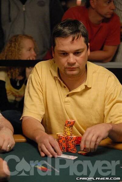 Chris Bell má první WSOP náramek!
