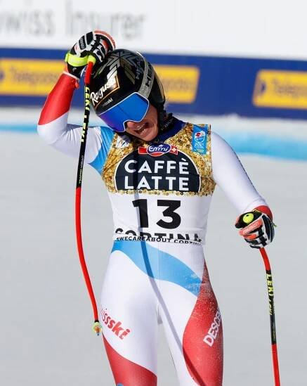 Po třech vítězství byla Goggiaová třetí. Domácí super-G ovládla Gutová-Behramiová