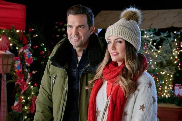 Benjamin Ayres, Taylor Cole - Long Lost Christmas - Z filmu