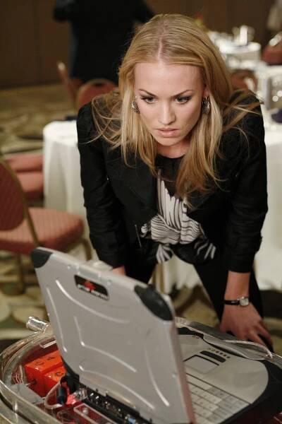 Chuck - Pilot (S01E01) (2007)