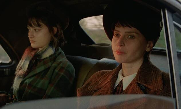 Brutalista - Z filmu - Raffey Cassidy, Felicity Jones