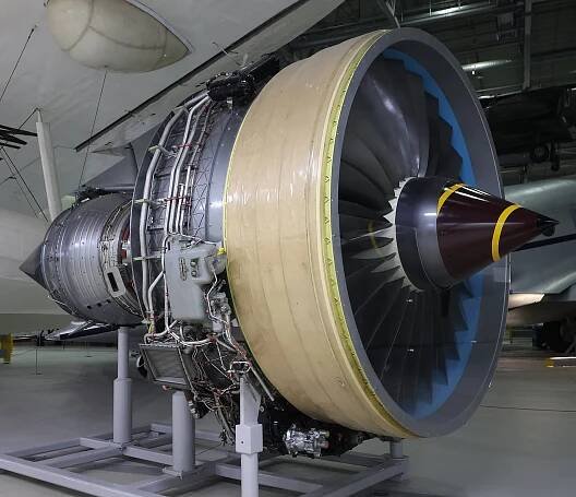 Soubor:Trent 800 duxford.JPG – Wikipedie