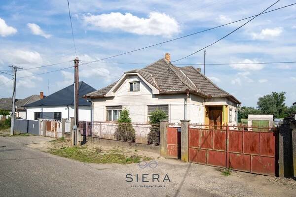 Na predaj, 4 izbový rodinný dom, Vlčany pri Šali, pozemok 3478m2