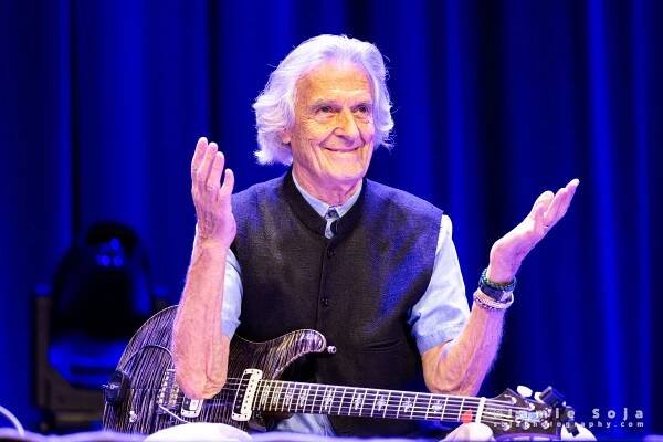 Gallery - Official Webpage of Shakti - John McLaughlin, Zakir Hussain, Shankar Mahadevan, V. Selvaganesh, Ganesh Rajagopalan
