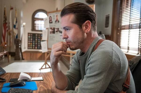Policie Chicago - Knocked the Family Right Out - Z filmu - Jon Seda