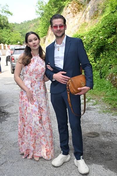 Herečce Sabině Rojkové to vedle partnera také velice slušelo. 