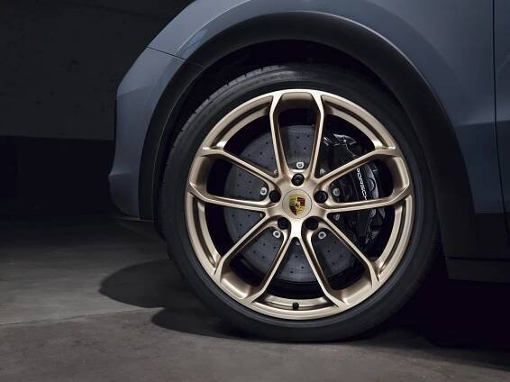 Nové nejrychlejší SUV všech dob: Tohle Porsche má maximálku 300 km/h! Kdy se ukáže veřejnosti?