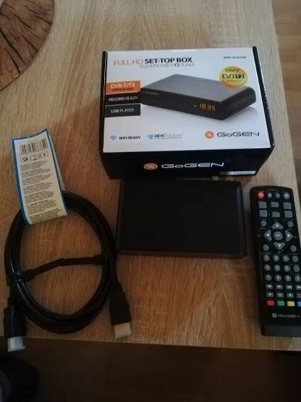 Prodám 14 dní starý set-top box na vysílání dvbt2 GoGEN DVB 132 T2 PVR s dokladem v záruce. Důvod stěhování. Původní cena