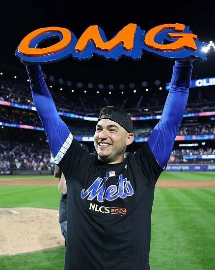 Jose Iglesias #11 of the New York Mets celebrates 