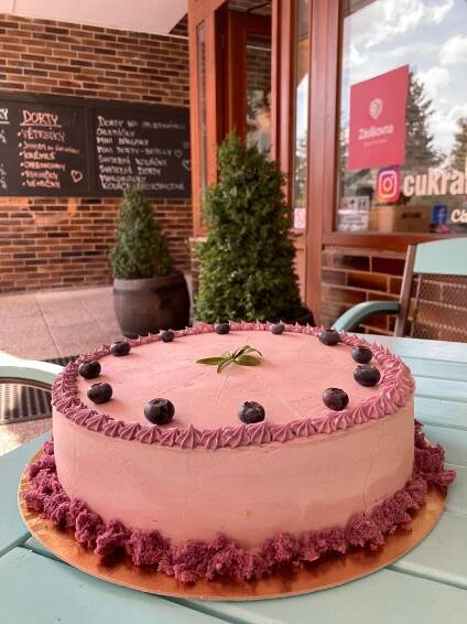 LEVANDULOVÝ DORT S BORŮVKAMI LAVANDER CAKE
