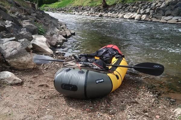 Packraft Ultima Cargo na řece Bílině