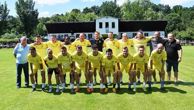 XV. sportovní odpoledne a 50. výročí založení fotbalového klubu ve Strunkovicích nad Blanicí. Strunkovice - Výběr kraje.