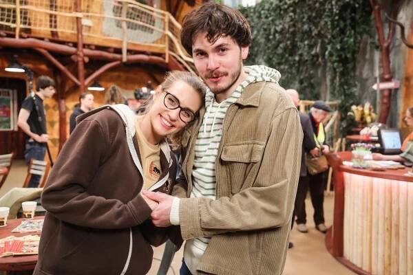Libor Matouš se v seriálu ZOO představil jako fiktivní přítel průvodkyně Kristýny v podání Sáry Milfajtové. 