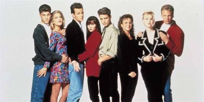 Vycpávky i květované šatičky Babydoll v akci. Seriál Beverly Hills 902 10 Foto: Profimedia